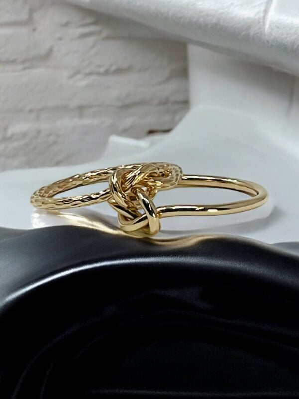 Chunky gold double love knot ring, handmade elegant design with beautiful facets - Image 8